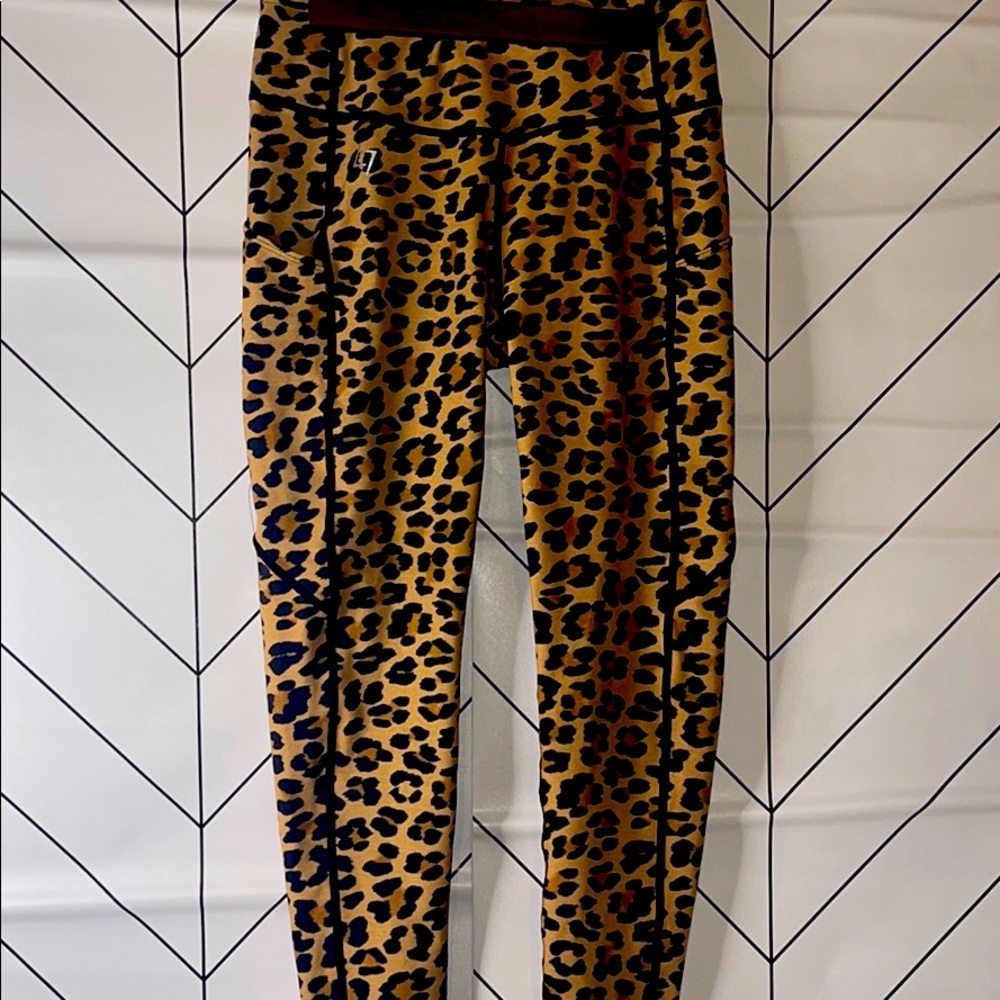 Cheetah printed leggings